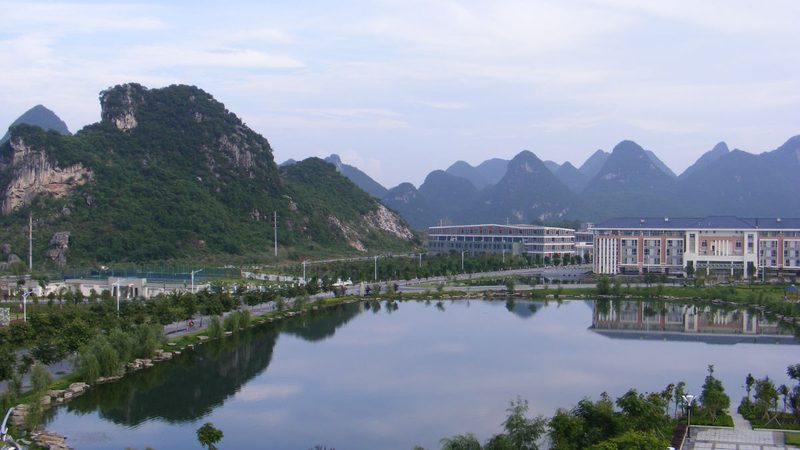电容式触摸屏：价格背后的考量因素**
