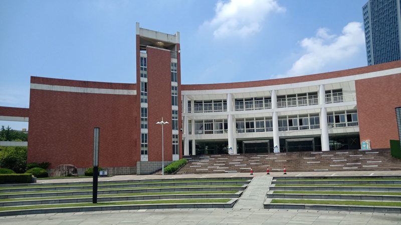 光伏发电中的关键角色：上海光伏旁路二极管供应商解析**